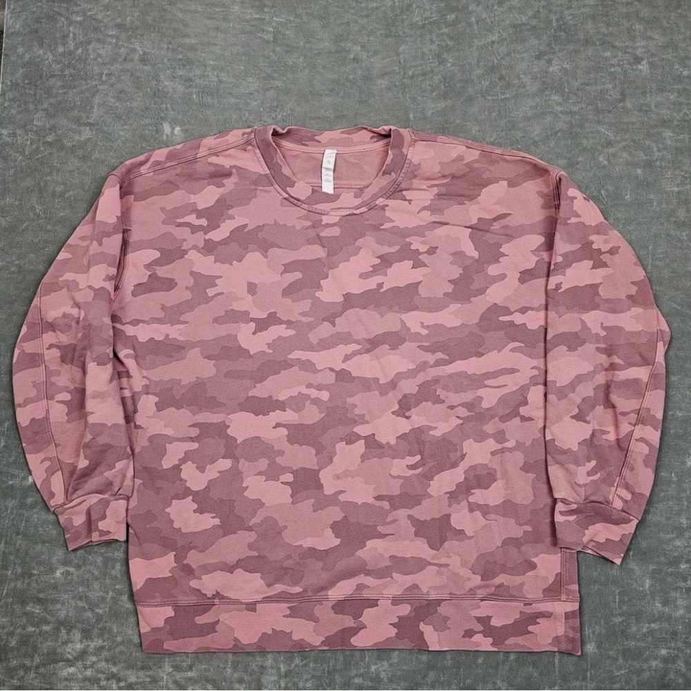 lululemon athletica Crew Briar Rose Camo oversized Sweatshirt. Women’s size 12